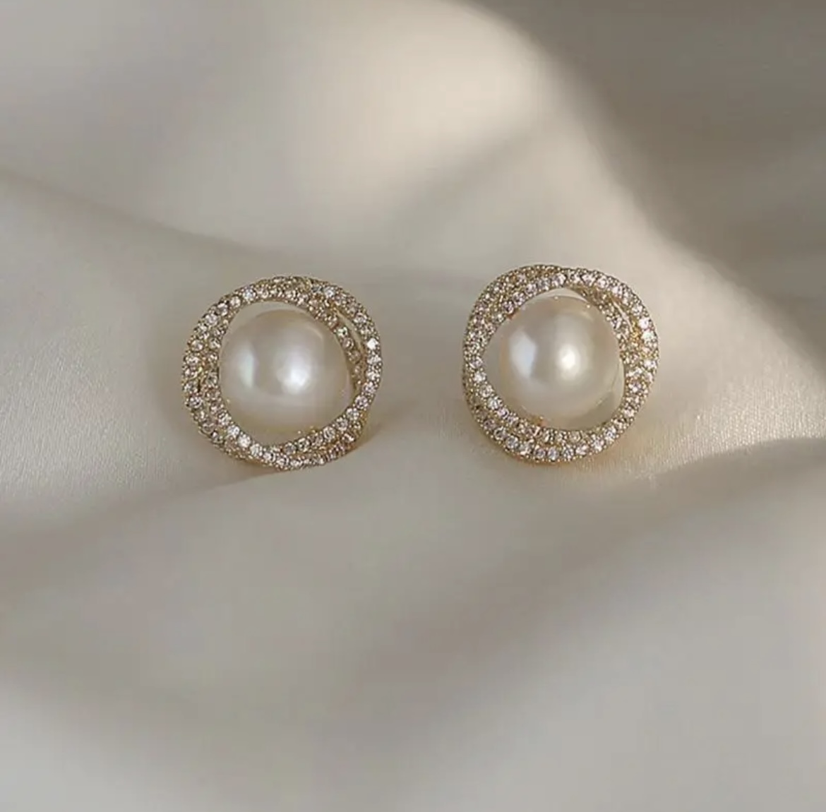 Round Stud Earring