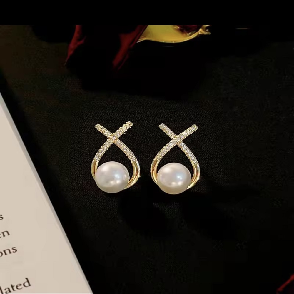 Elegant Cushion-Cut Crystal Drop Earrings