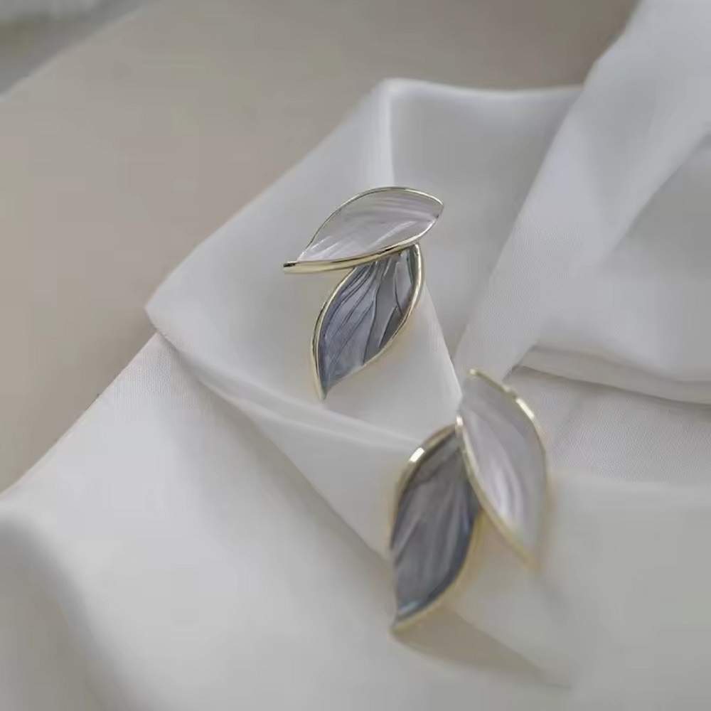 Elegant Dual-Tone Leaf Drop Earrings