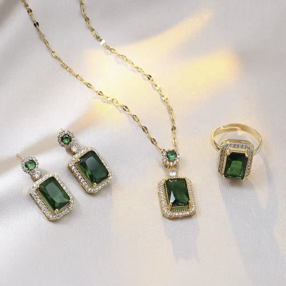 Green Emerald Royale Jewellery Set