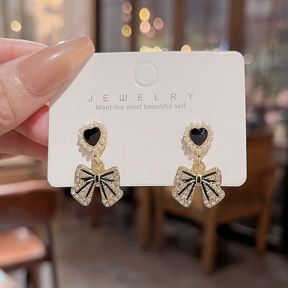 Sweet Love Pearl Bow Earring