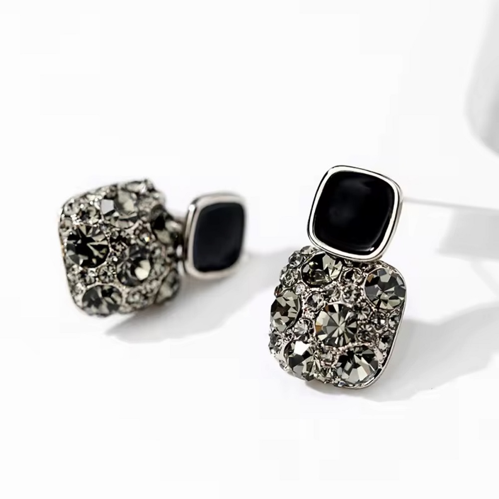 Vintage Glam Black Crystal Drop Earrings