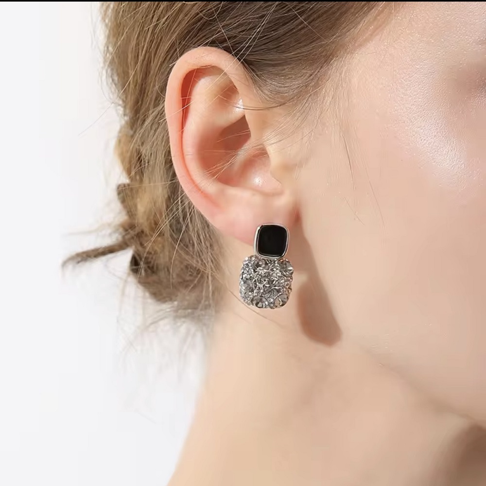 Vintage Glam Black Crystal Drop Earrings