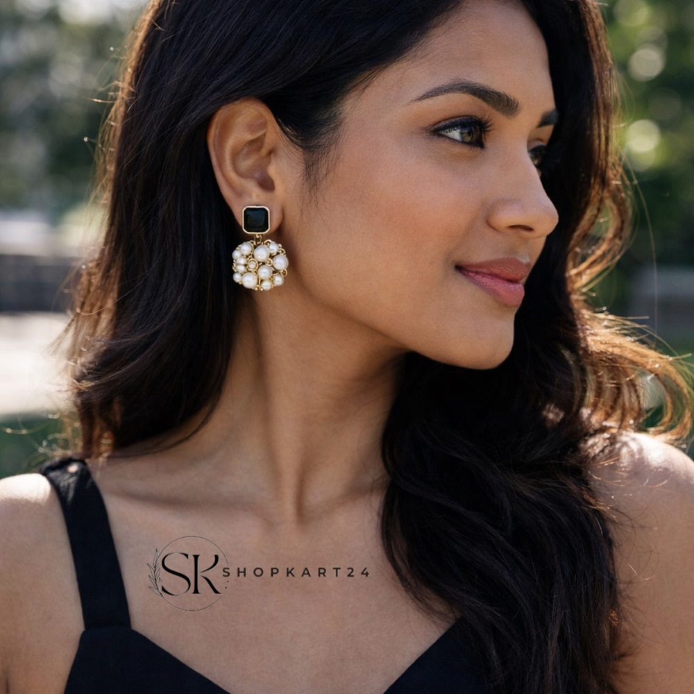 Delicate Black Square Stud Earring