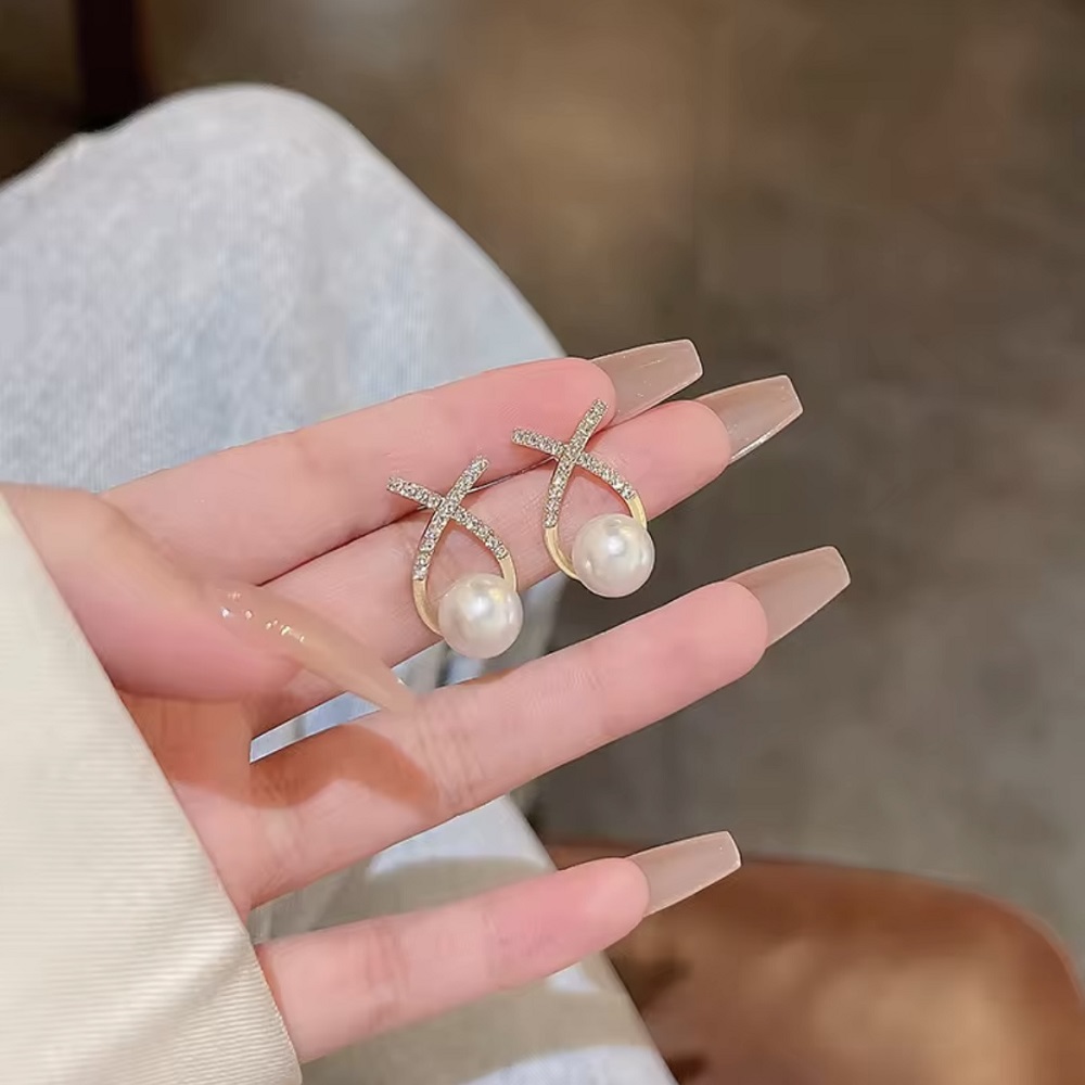 Elegant Cushion-Cut Crystal Drop Earrings