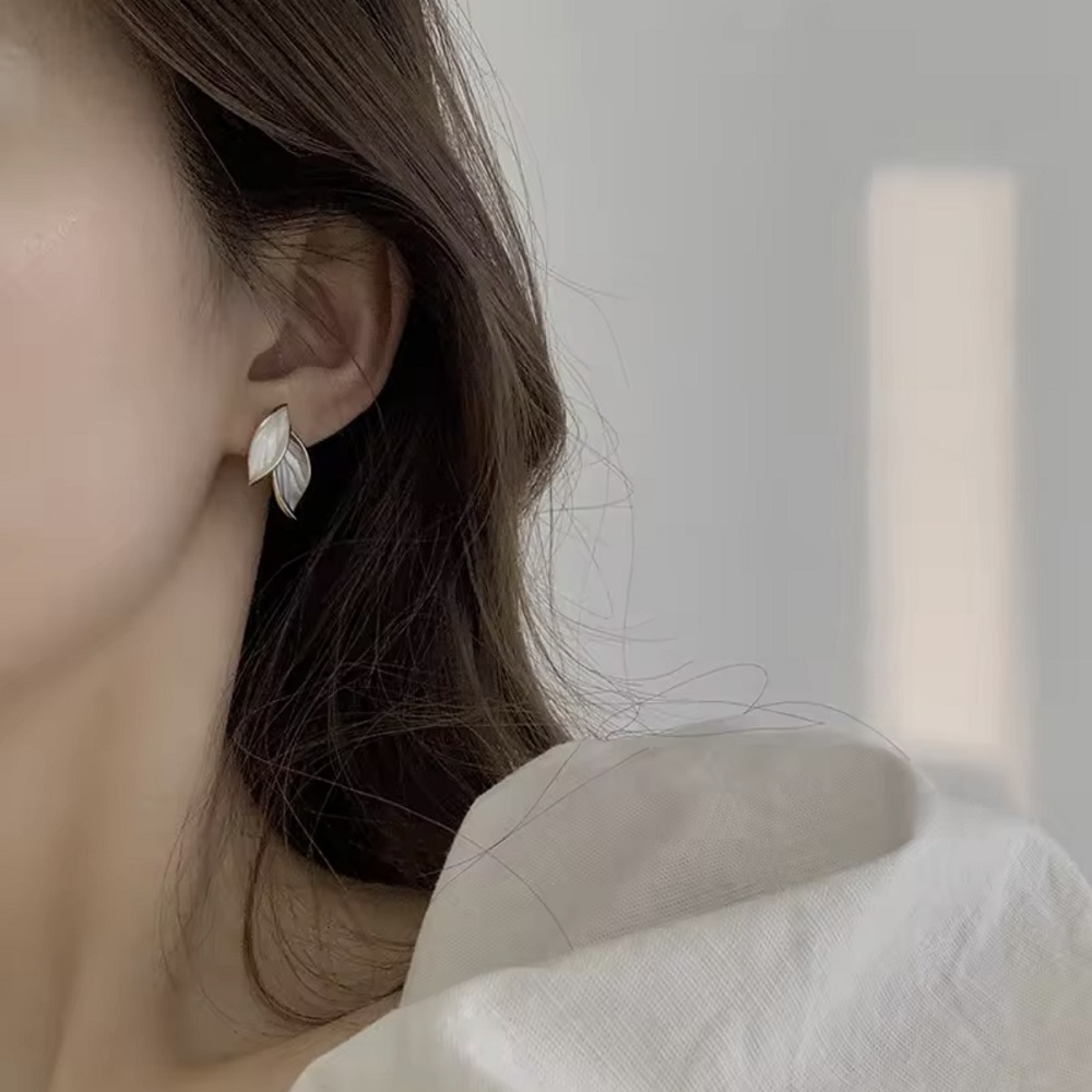 Elegant Dual-Tone Leaf Drop Earrings