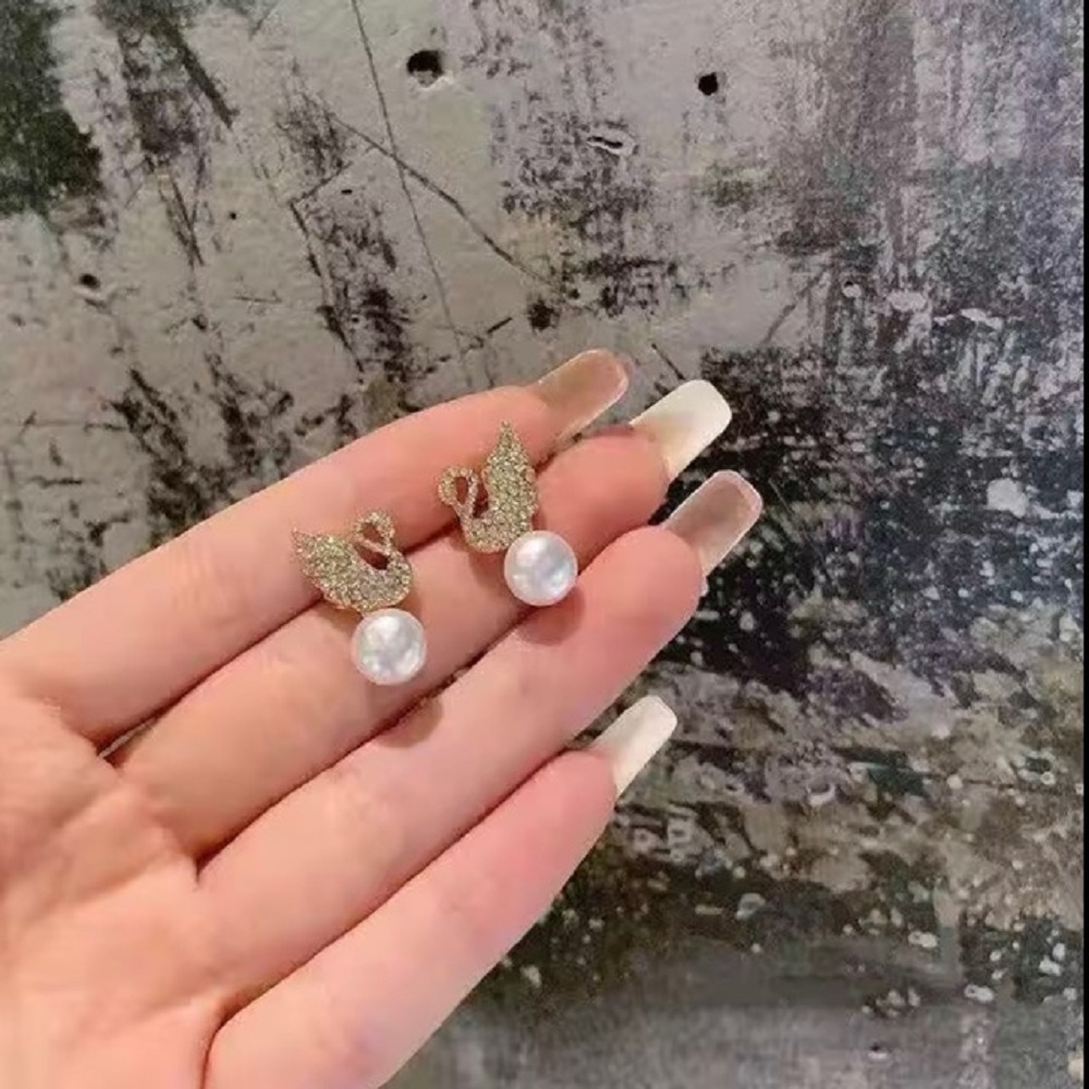 Elegant Swan Pearl Drop Earrings