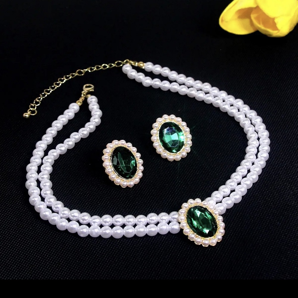 Green Stone Pearl Choker Set With Paired Earring