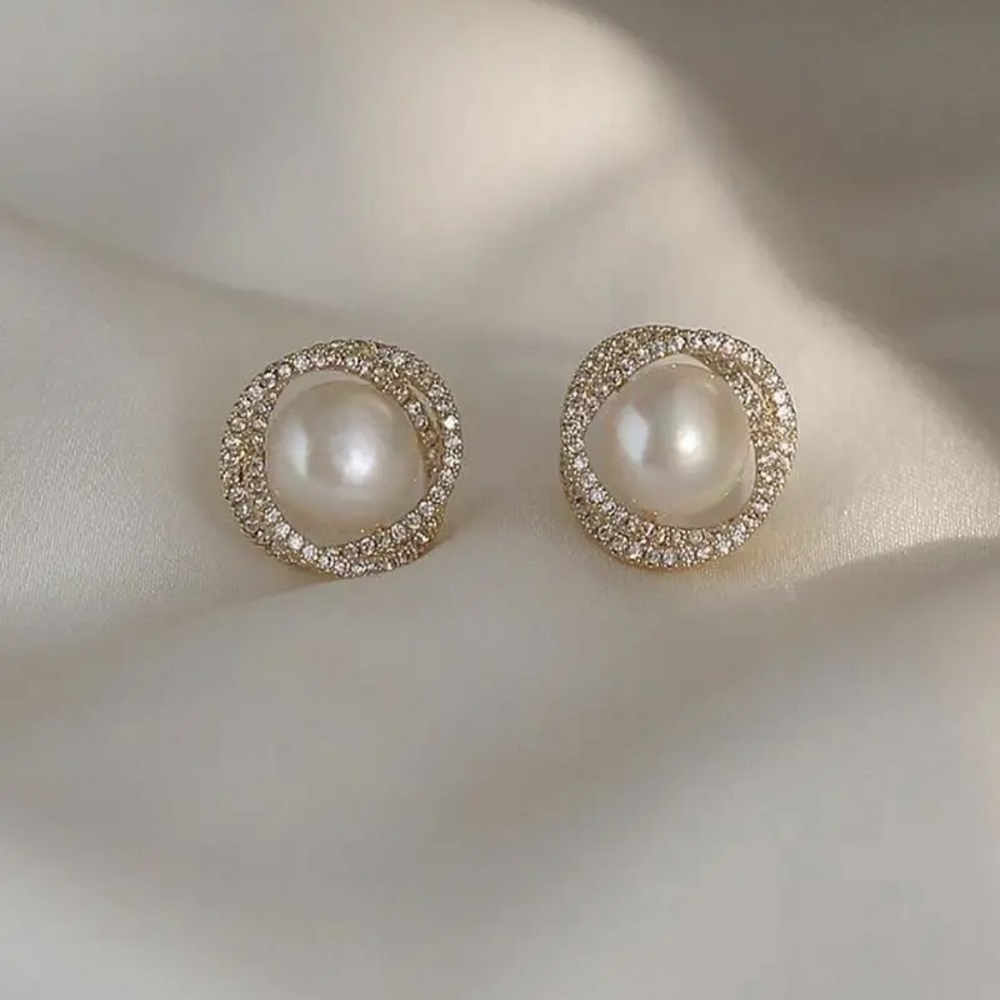 Round Stud Earring