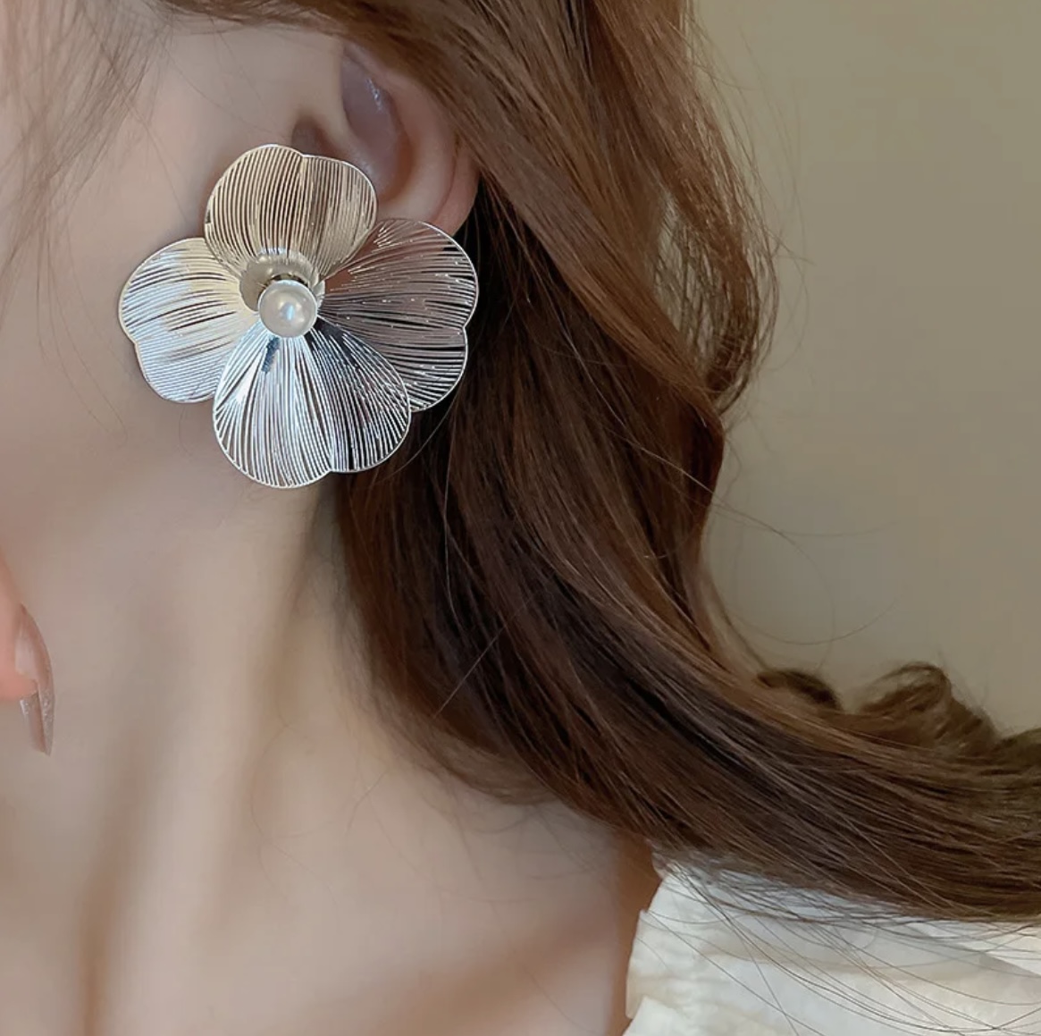 Silver Fashion Pearl Metal Flower Earrings