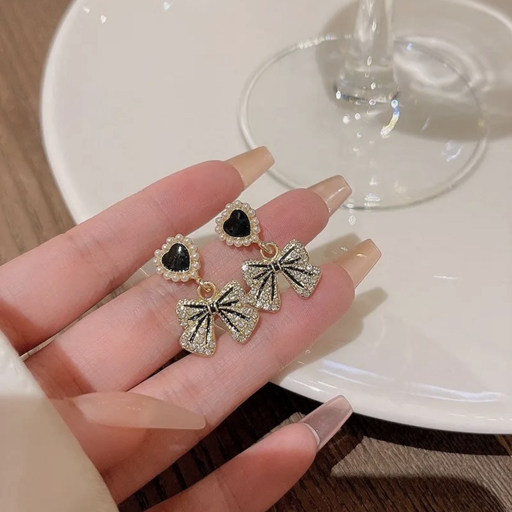 Sweet Love Pearl Bow Earring