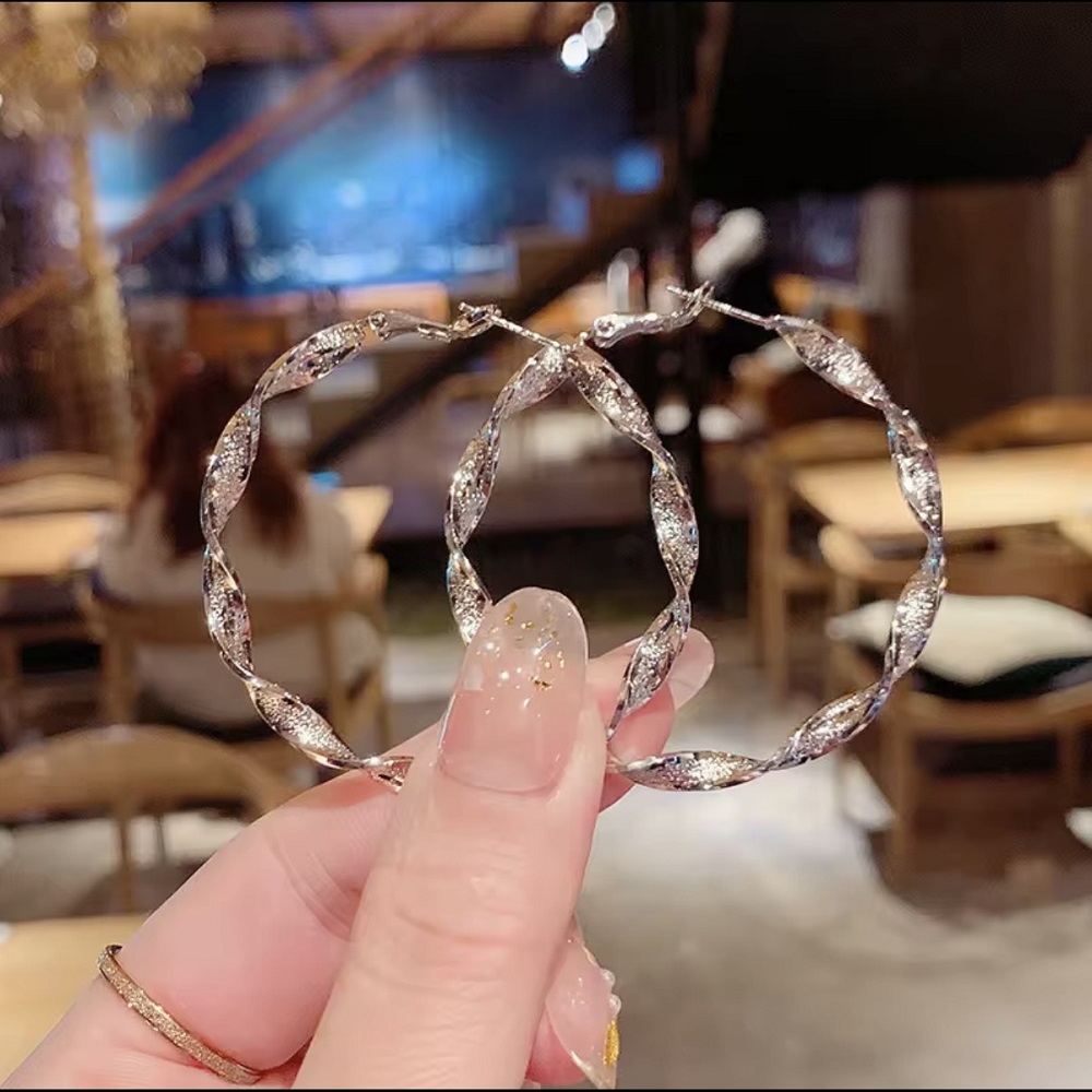 Twisted Leaf-Pattern Silver Hoop Earrings